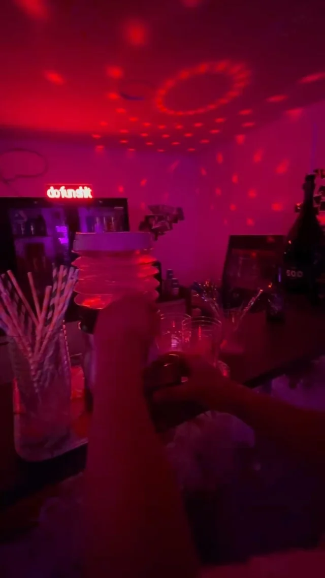Wie is volgens jullie de casanova van de vestiging?👀  -
-
-
-
#paydayborrel #bijbaanrotterdam #fonkyfamily #borrel #tiktoktrends