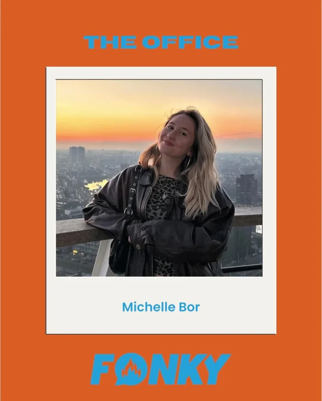Even voorstellen❗️  Nu is onze salesmanager @michellebor aan de beurt✨  Hoe ben je bij Fonky beland?
Ik schreef blogs voor iemand, en zij ging altijd super vaak op vakantie en gaf altijd heel veel geld uit. Dus toen vroeg ik haar: “Hoe geef jij zo veel geld uit?” Toen vertelde ze mij dat ze loten verkocht, maar toen haakte ik al helemaal af, want ik dacht: dat is echt niks voor mij. Totdat Fonky mij bleef achtervolgen op TikTok. Elke dag zag ik heel veel TikToks van Fonky op mijn For You-pagina. Toen ging ik naar Rotterdam verhuizen en ben ik toch maar naar de kennismaking gegaan, omdat ik zoveel geld wilde verdienen om mijn leven zelf te betalen. Dus dat.☀️  Hoe lang werk je inmiddels bij Fonky?
Nou, vorige week kreeg ik een herinnering van Sam op Snapchat dat ik twee jaar geleden mijn eerste koprol deed bij de dierentuin. Dus al twee jaar!😌  Hoeveel shifts heb jij in je Fonky-carrière gelopen?
194 shifts! In mijn hele Fonky-carrière ben ik er twee keer tussenuit geweest: één keer 5 maanden en één keer 2 maanden. En dan toch bijna 200 shifts in twee jaar!🔥  Hoe ziet jouw Fonky-journey eruit?
In mei 2023 ben ik begonnen, en vanaf dat moment ben ik eigenlijk gelijk best veel gaan werken. In de zomervakantie van 2023 ging het best goed, en toen ben ik in november met mijn coachtraject gestart! Deze heb ik gelukkig gehaald, en ben toen naast mijn MW-shifts ook recruitment gaan doen. Daarna moest ik helaas naar Barcelona voor mijn minor voor een half jaar✈️, en miste ik Fonky zo erg, dat toen ik terugkwam ik eigenlijk meteen aan Celine en Myla gevraagd heb of ze nog een salesmanager zochten. En nu zit ik op de stoel van salesmanager museumwerving!👸🏼  Wat is jouw leukste Fonky-herinnering?
Ik heb echt heel veel leuke Fonky-herinneringen. Ik heb een hele vriendengroep en mijn vriend aan Fonky overgehouden. Als je het me vorige week had gevraagd, dan was het Fonky Fest! Maar nu we net terug zijn van vakantie, 100% de zomertrip naar Kroatië. Ik heb eigenlijk ontelbare leuke momenten met Fonky!🫶  #meettheteam #fonkycariere #gettoknowus #bijbaan #fonkyfamily