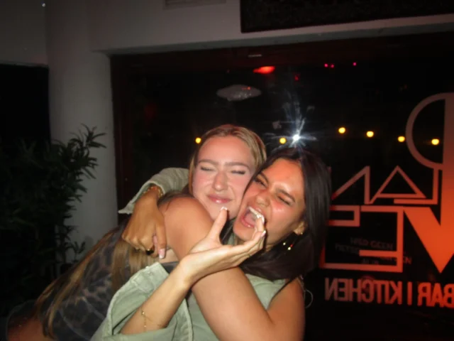 Nog een paar leuke kiekjes van de borrel AMS x UUU🥂💃🏽  Aan de foto’s te zien zat de sfeer er lekker in en hebben we er een geslaagde avond van gemaakt! 🤪 Zie ik jou bij de volgende borrel?😏  #fonkyutrecht #fonkyamsterdam #fonkyfamily #studentenbijbaan #uuuu